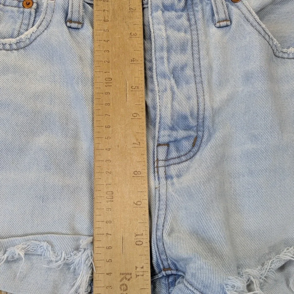 Madewell Relaxed Denim Hot Pants Shorts 32 Light Wash Button Fly Frayed Blue